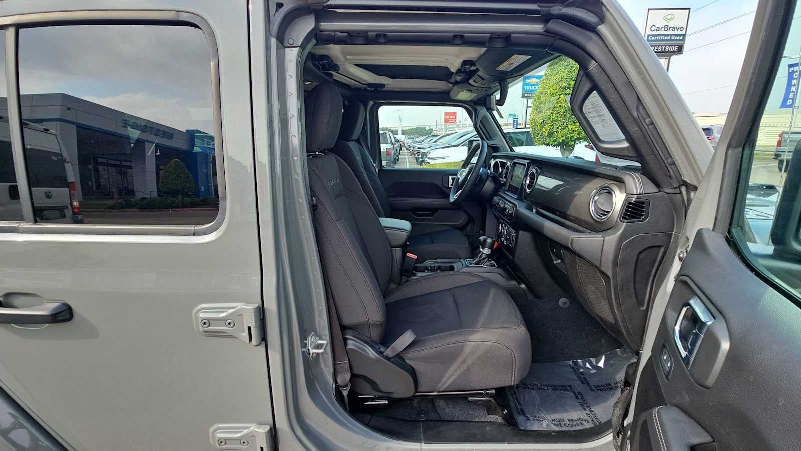 2023 Jeep Wrangler 4-Door Sahara 4x4