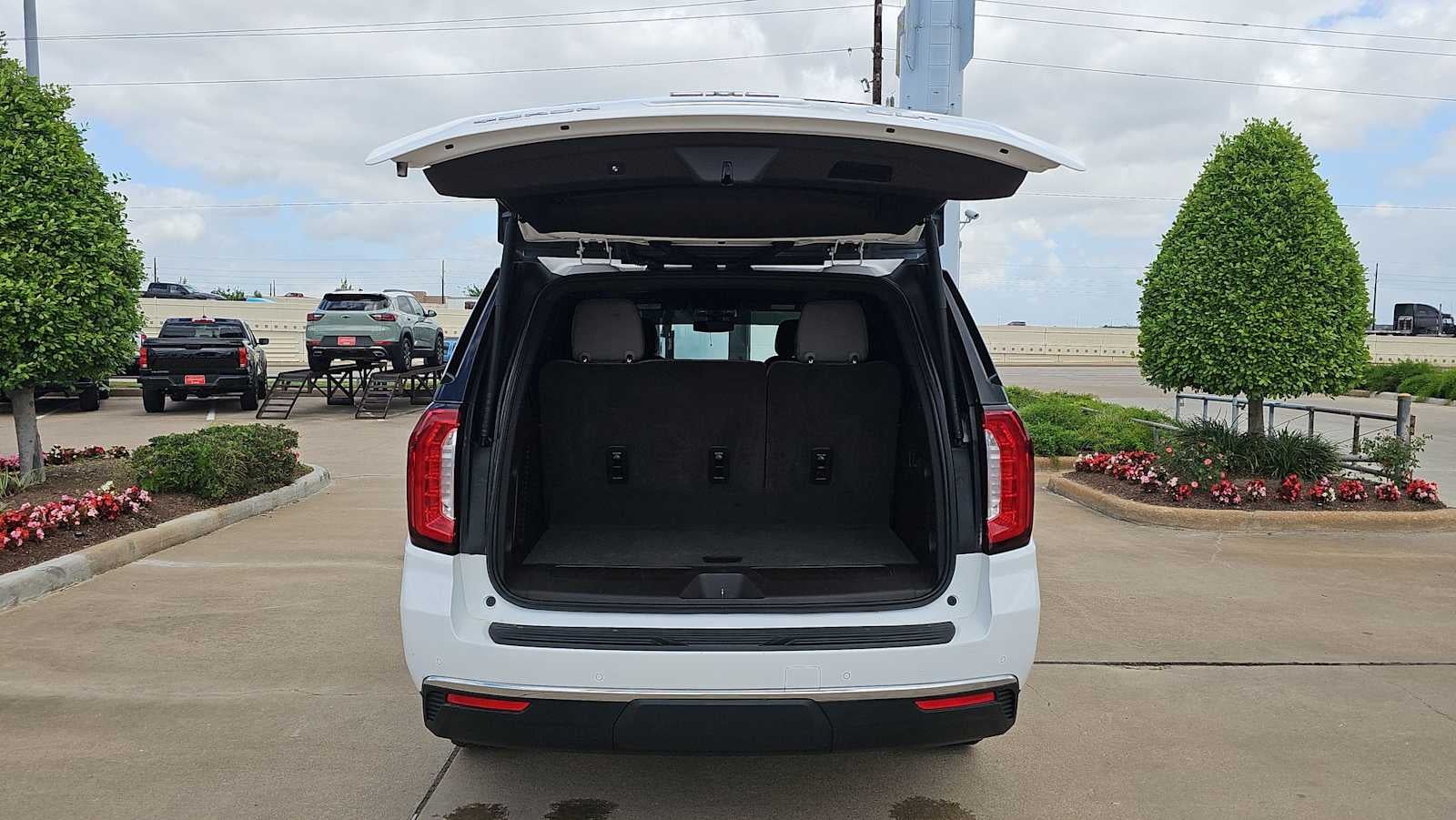 2021 GMC Yukon SLT