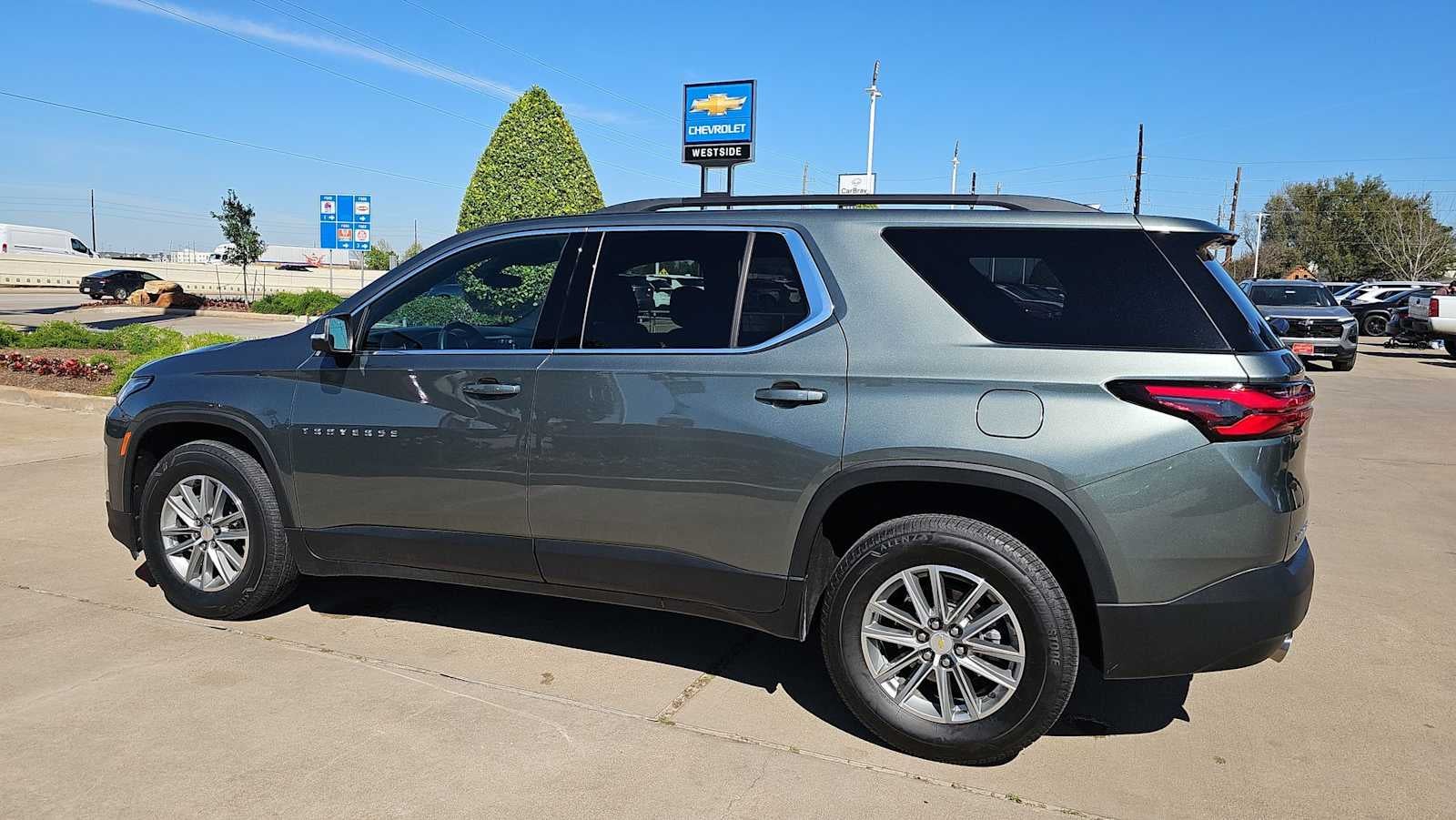 2023 Chevrolet Traverse LT Cloth