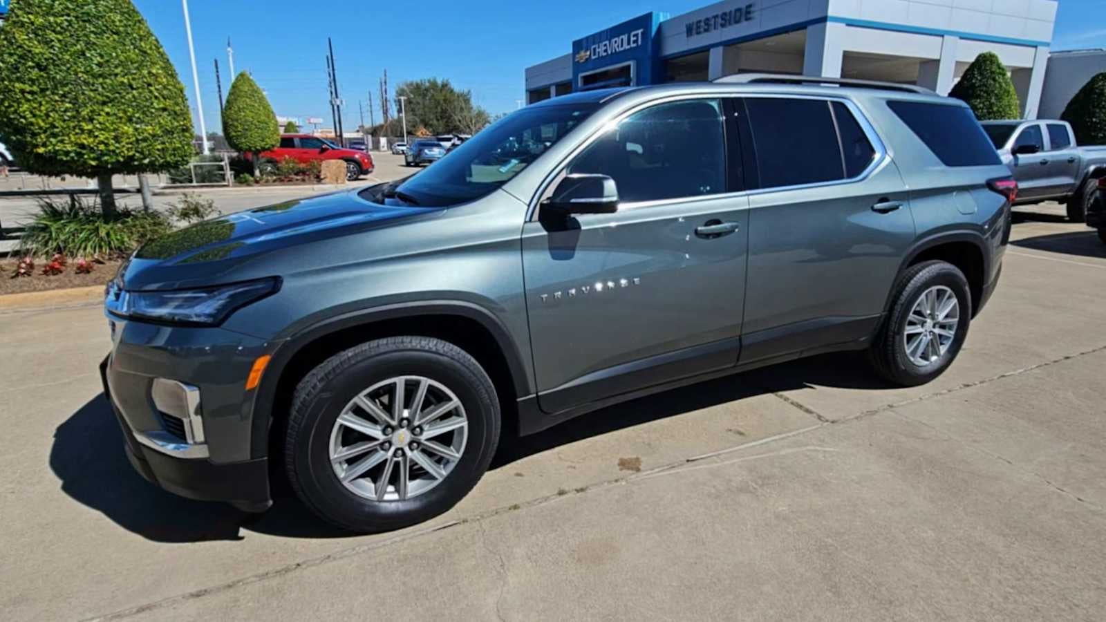 2023 Chevrolet Traverse LT Cloth