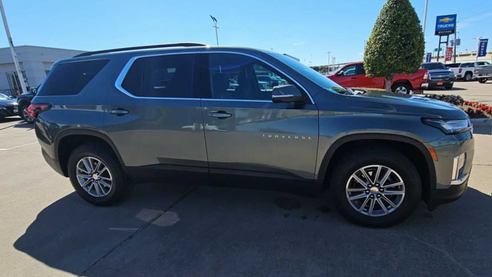 2023 Chevrolet Traverse LT Cloth