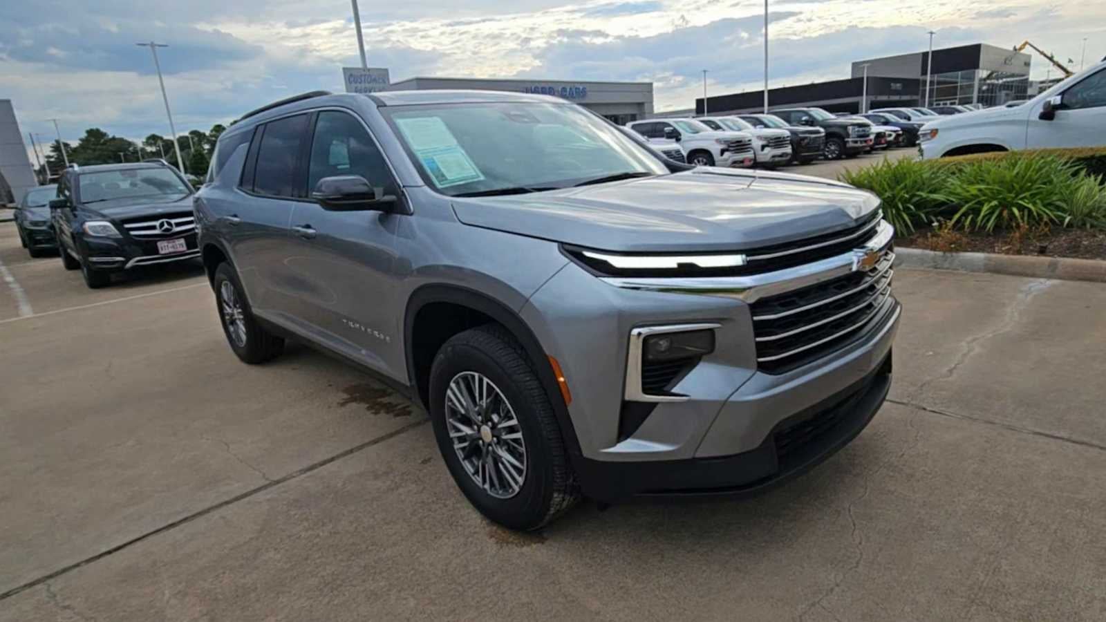 2025 Chevrolet Traverse LT