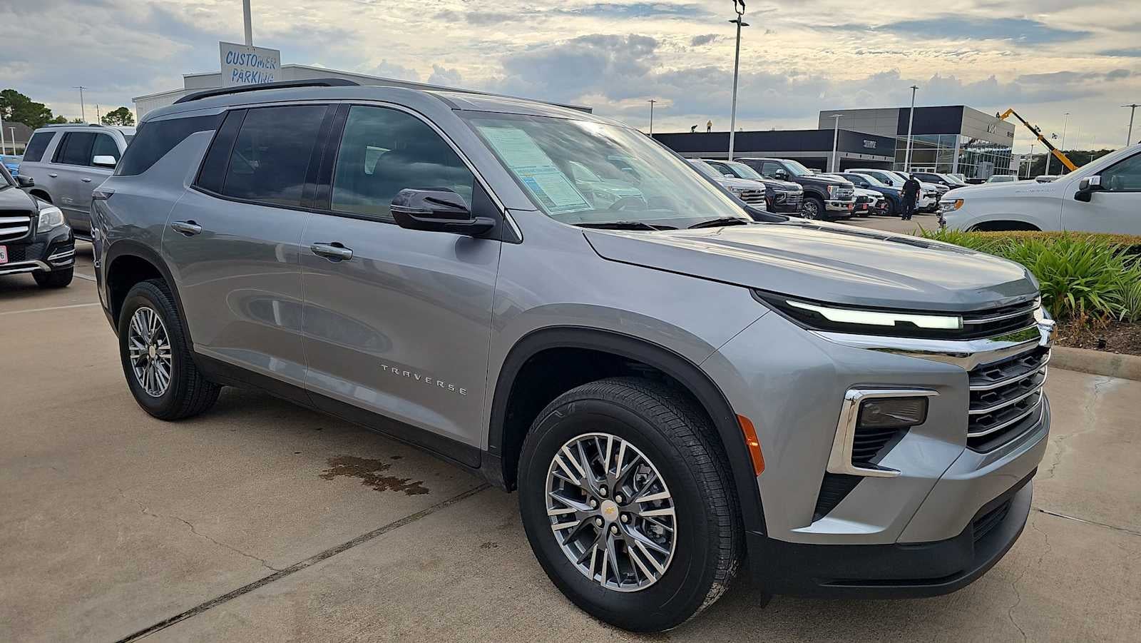 2025 Chevrolet Traverse LT