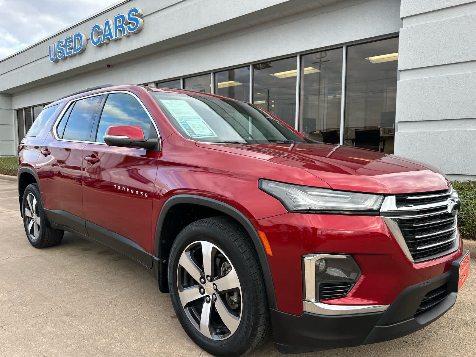 2023 Chevrolet Traverse LT Leather