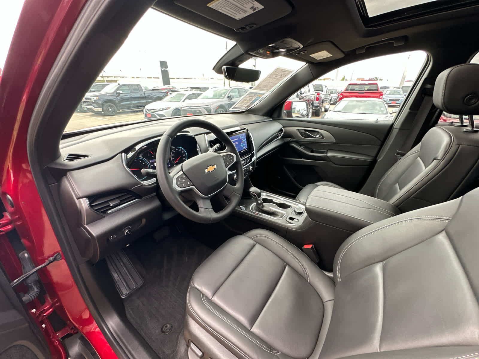 2023 Chevrolet Traverse LT Leather