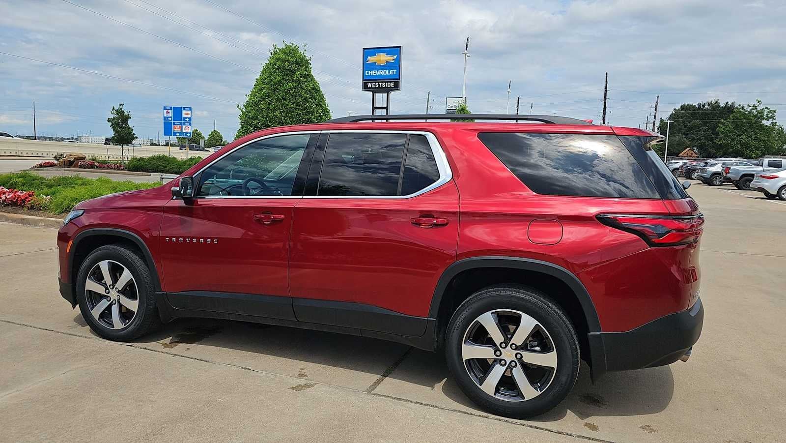 2023 Chevrolet Traverse LT Leather