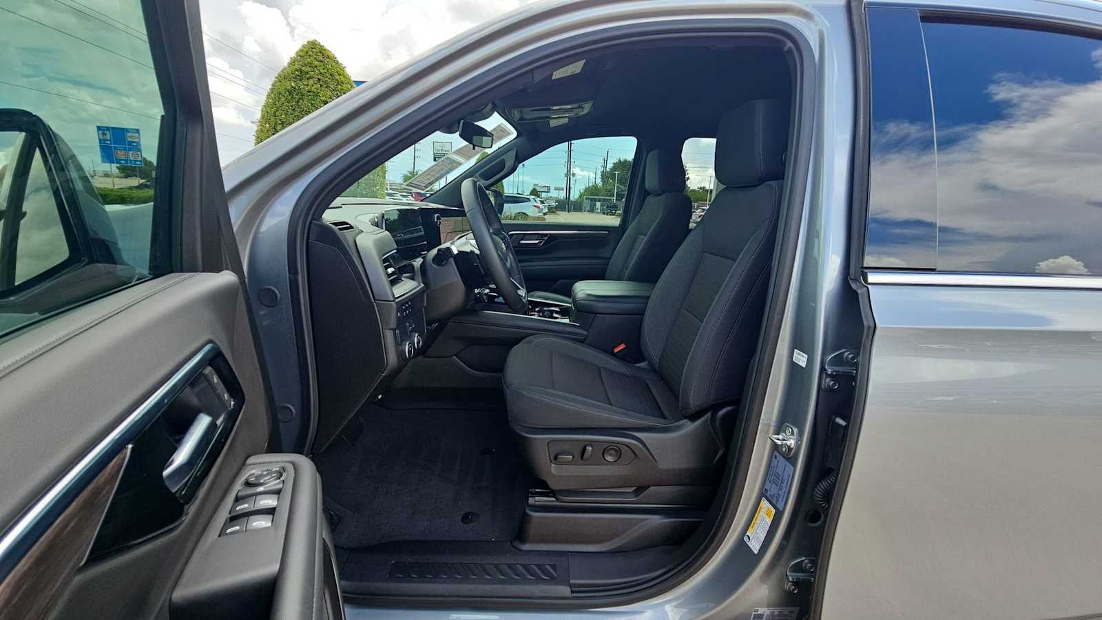 2025 Chevrolet Tahoe LS
