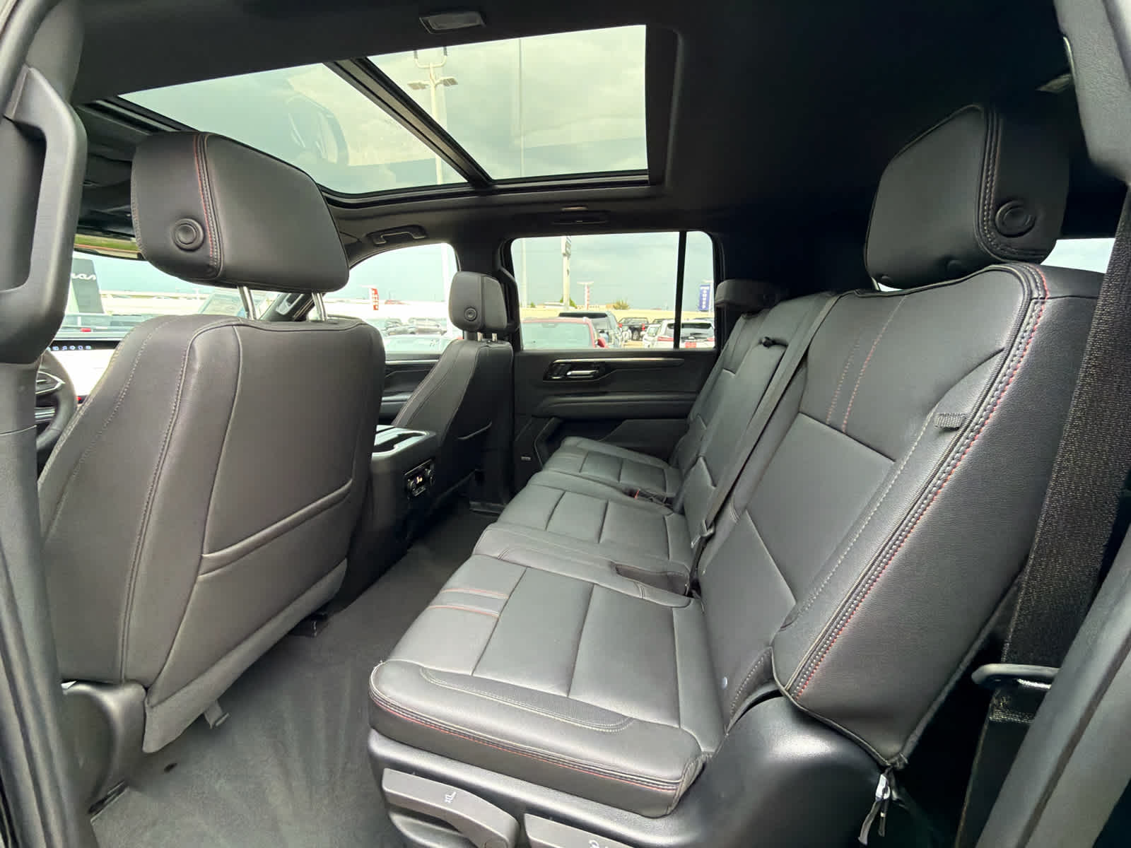 2025 Chevrolet Suburban RST