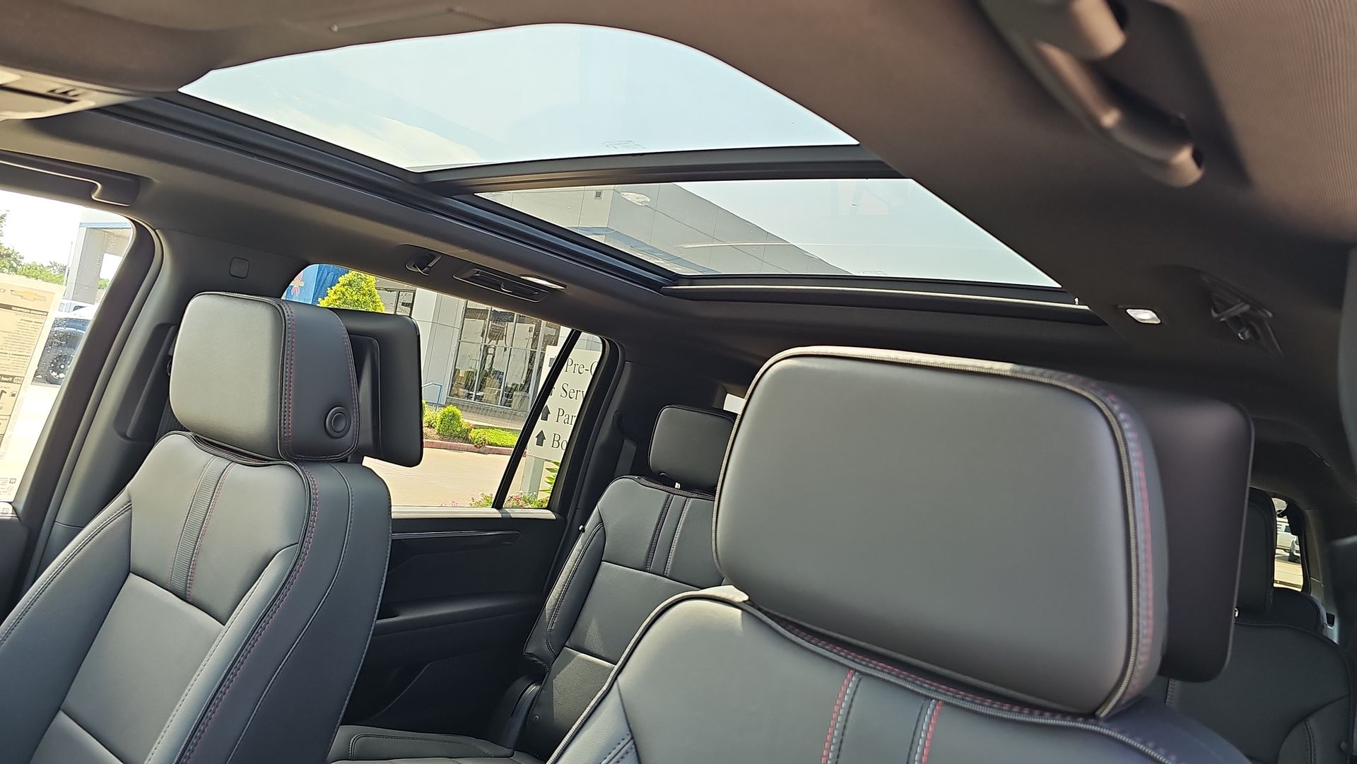 2025 Chevrolet Suburban RST