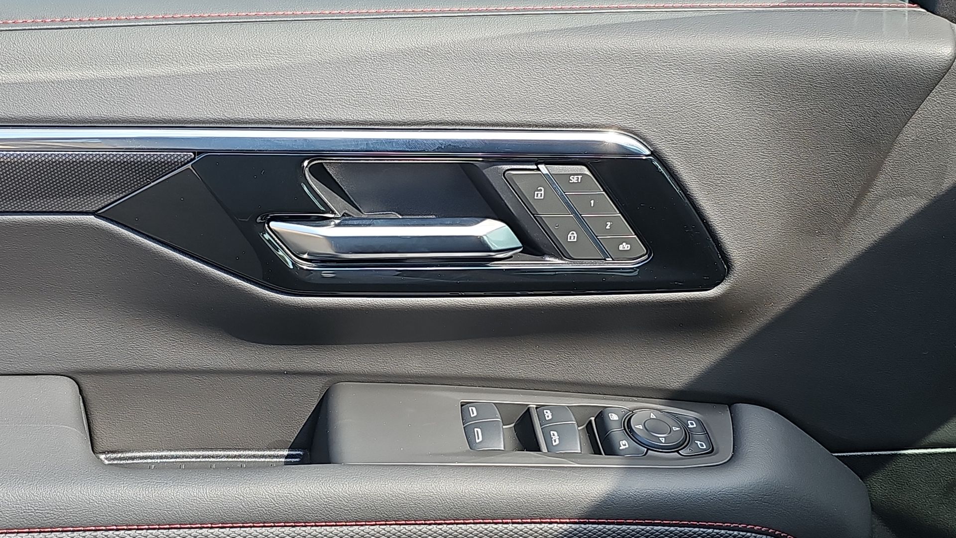 2025 Chevrolet Suburban RST