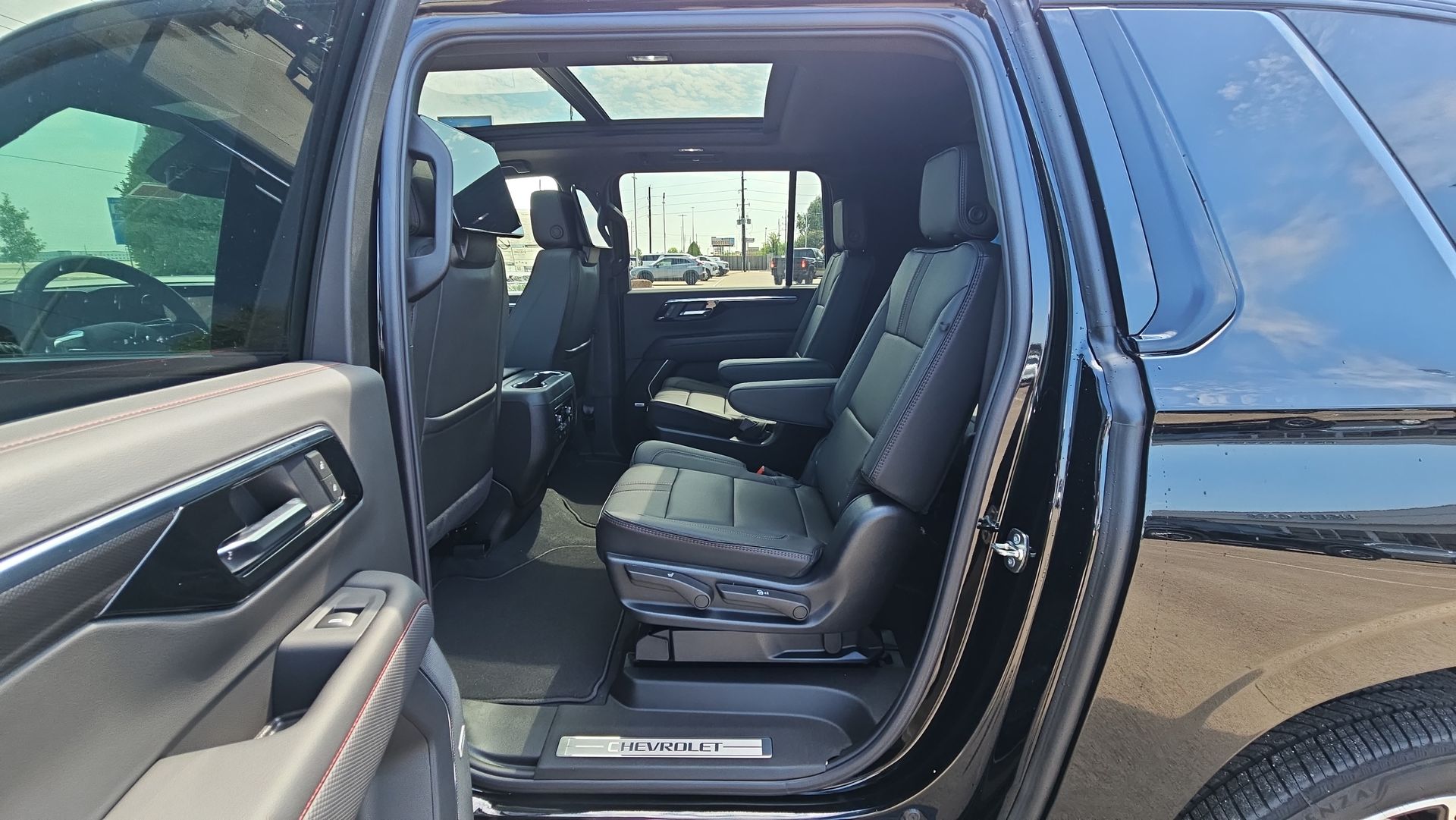 2025 Chevrolet Suburban RST