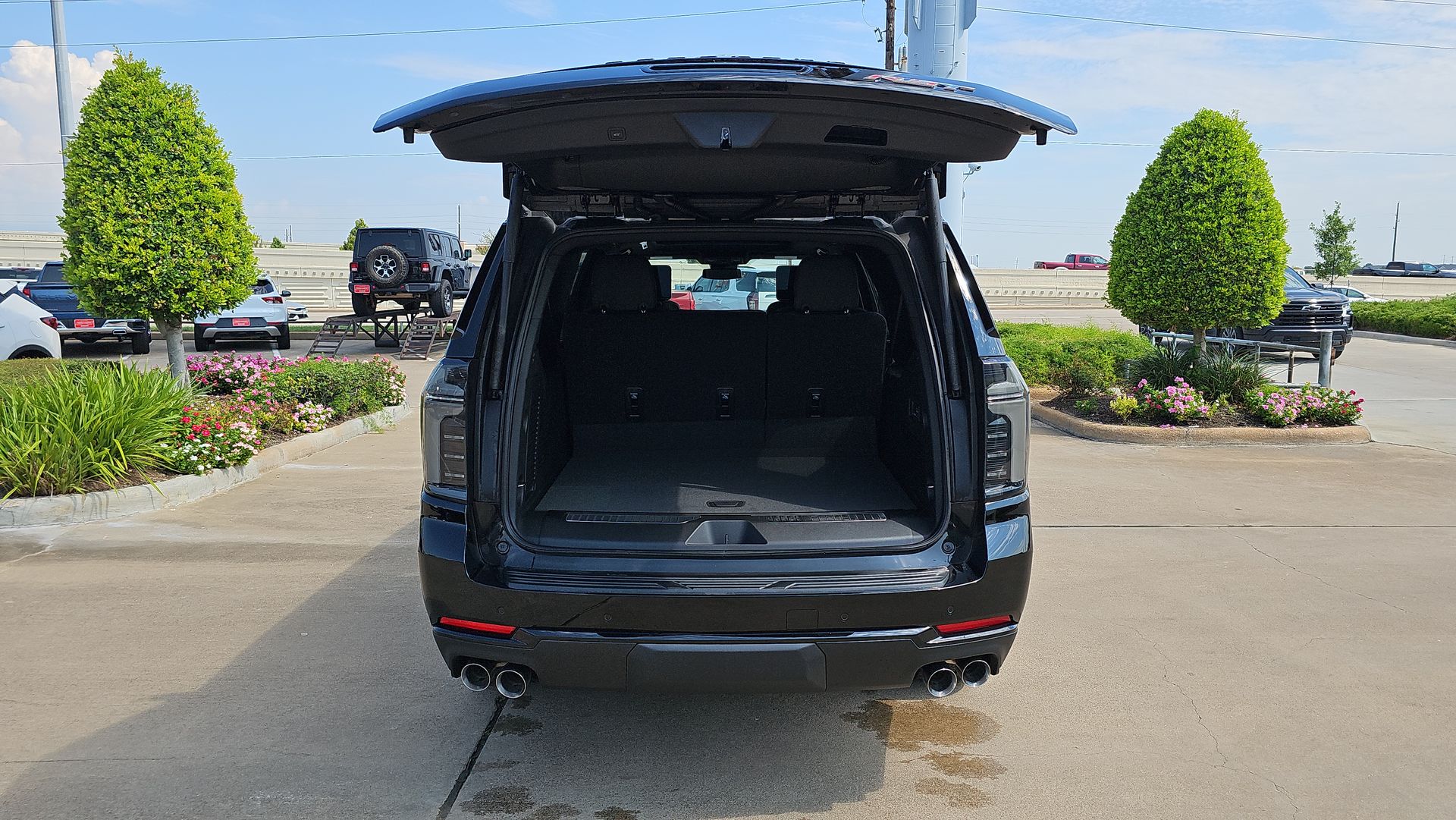 2025 Chevrolet Suburban RST