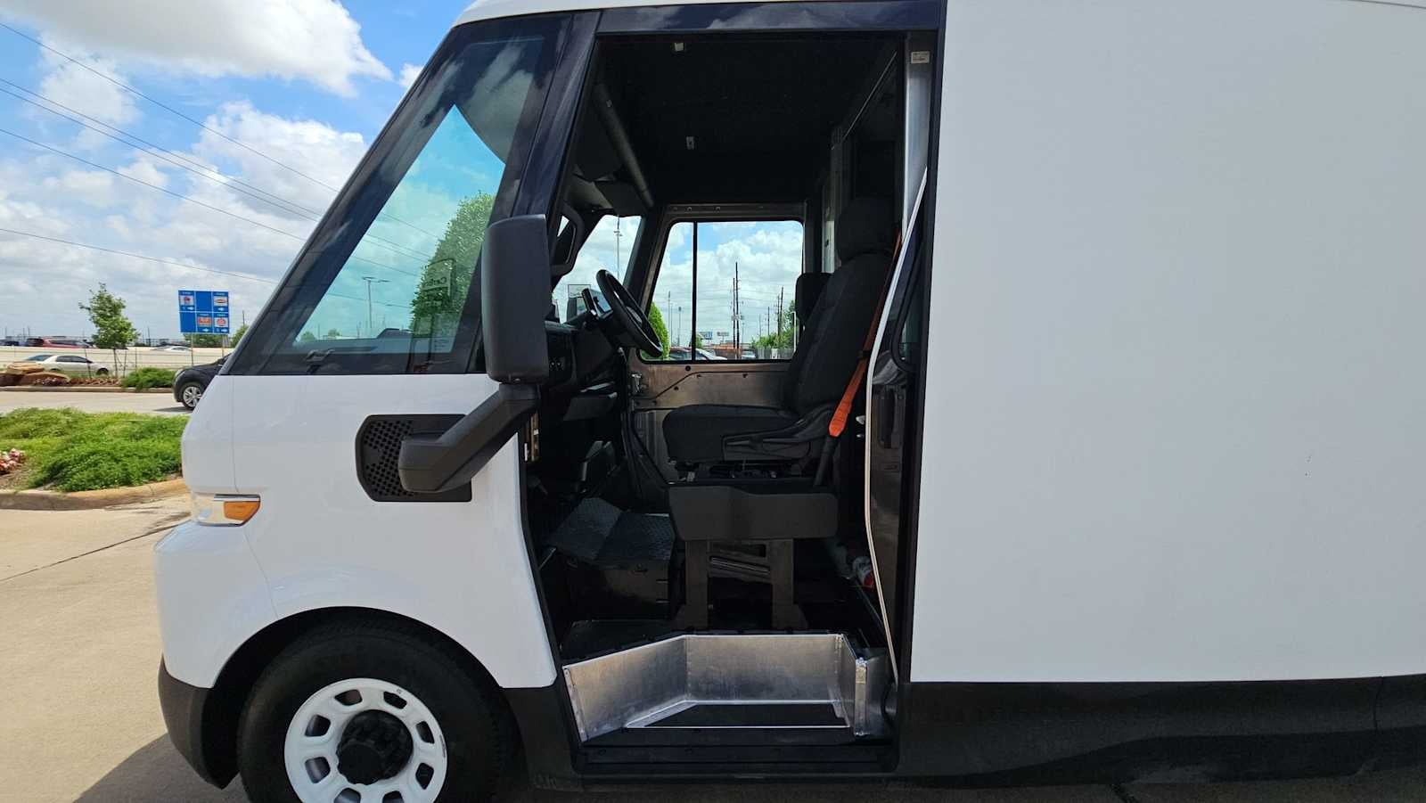 2024 BrightDrop Zevo 600 EJY