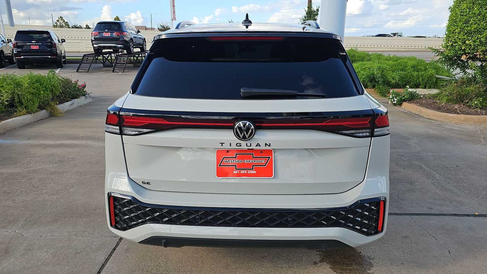 2026 Volkswagen Tiguan SE R-Line Black