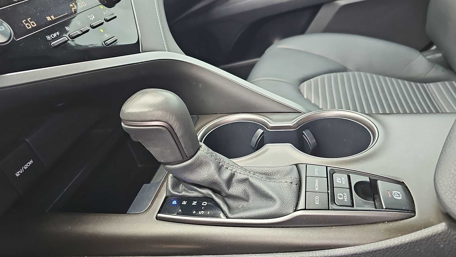 2024 Toyota Camry Hybrid SE