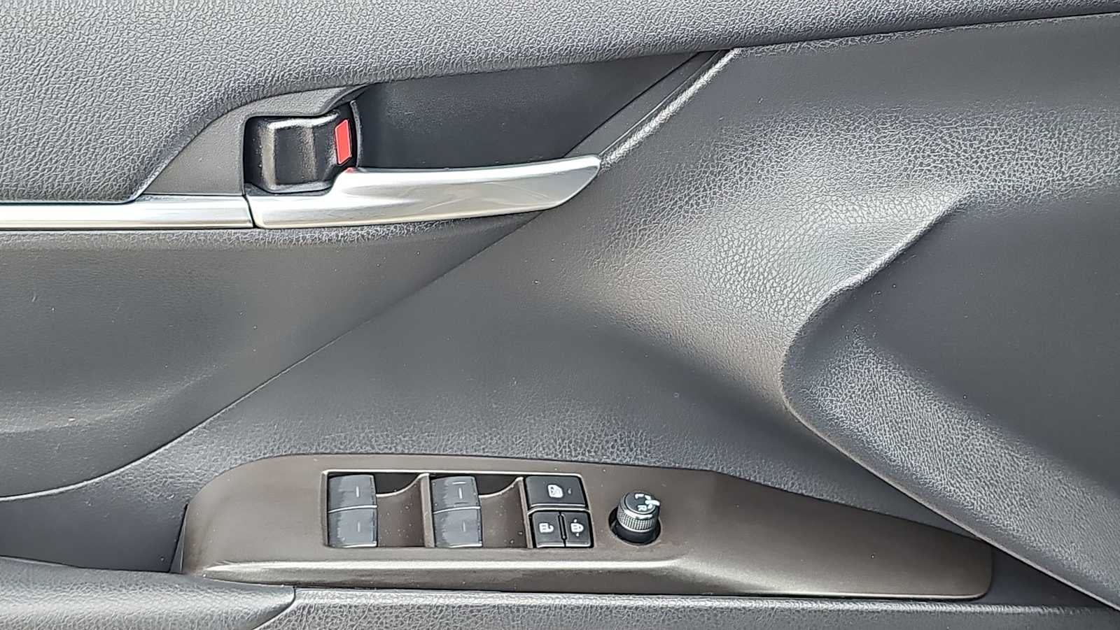 2024 Toyota Camry Hybrid SE