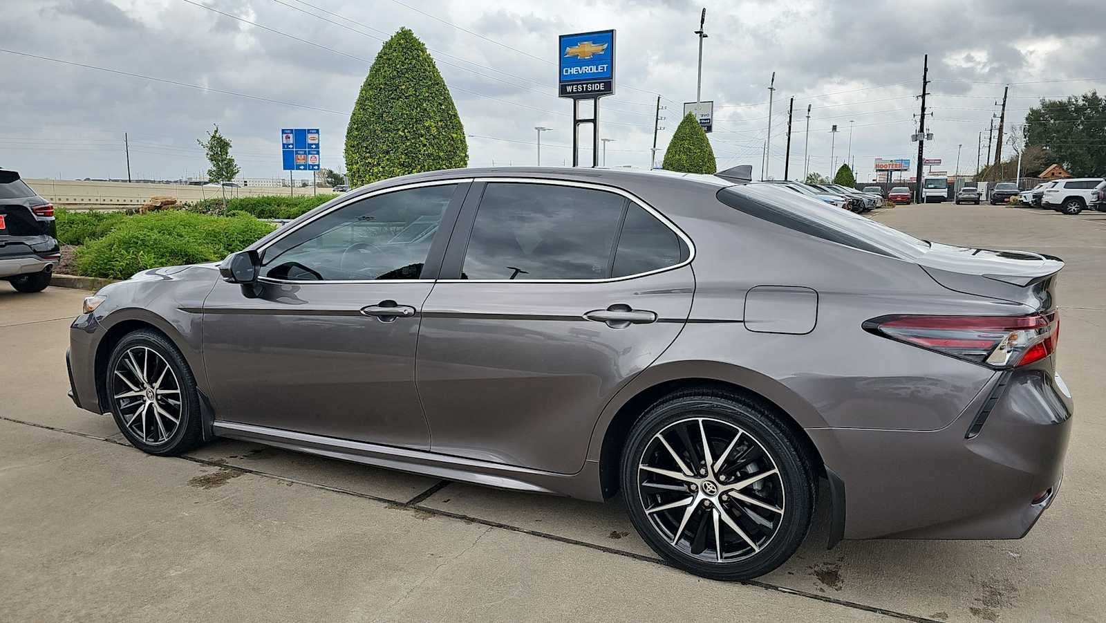 2024 Toyota Camry Hybrid SE