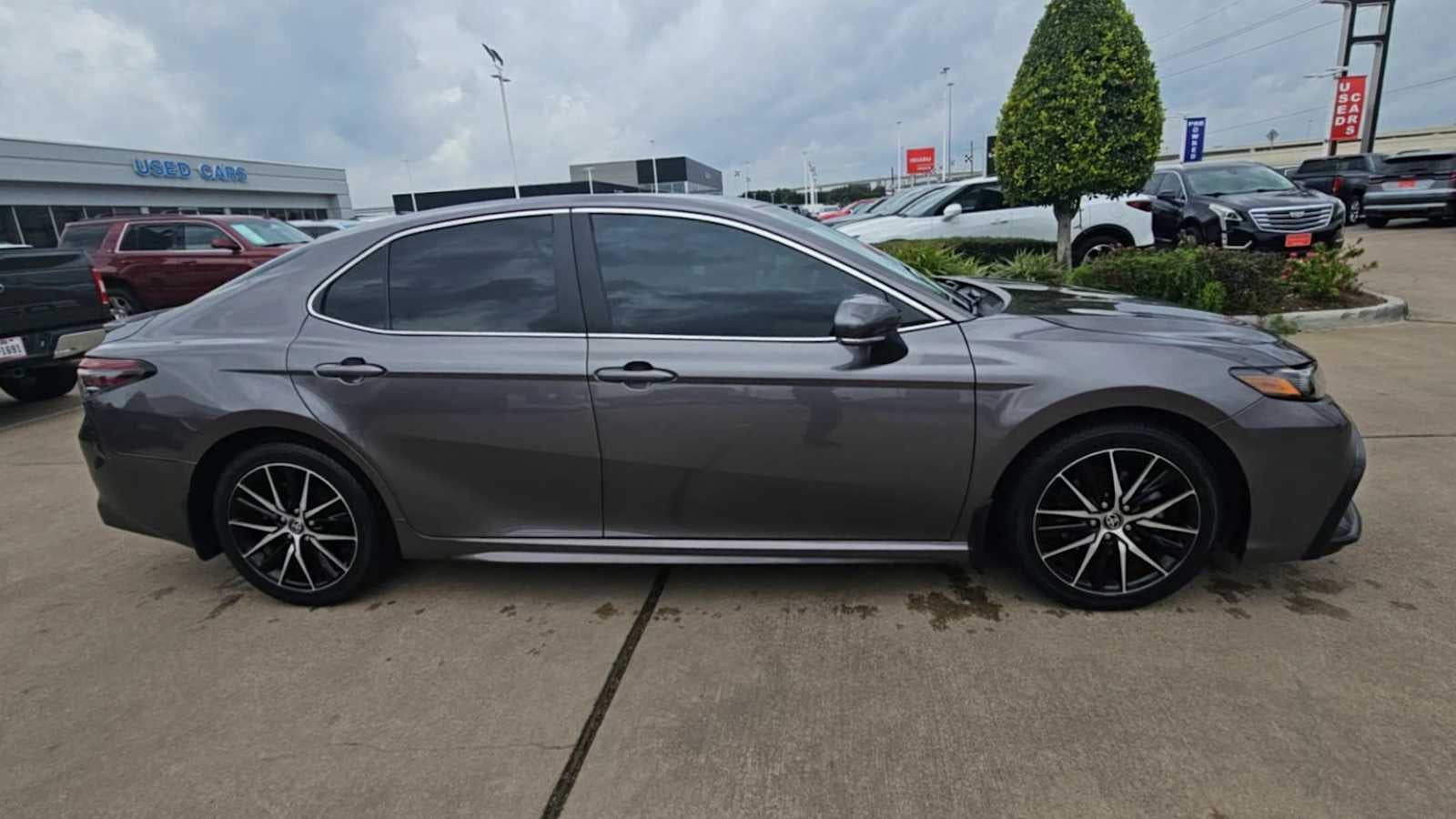 2024 Toyota Camry Hybrid SE