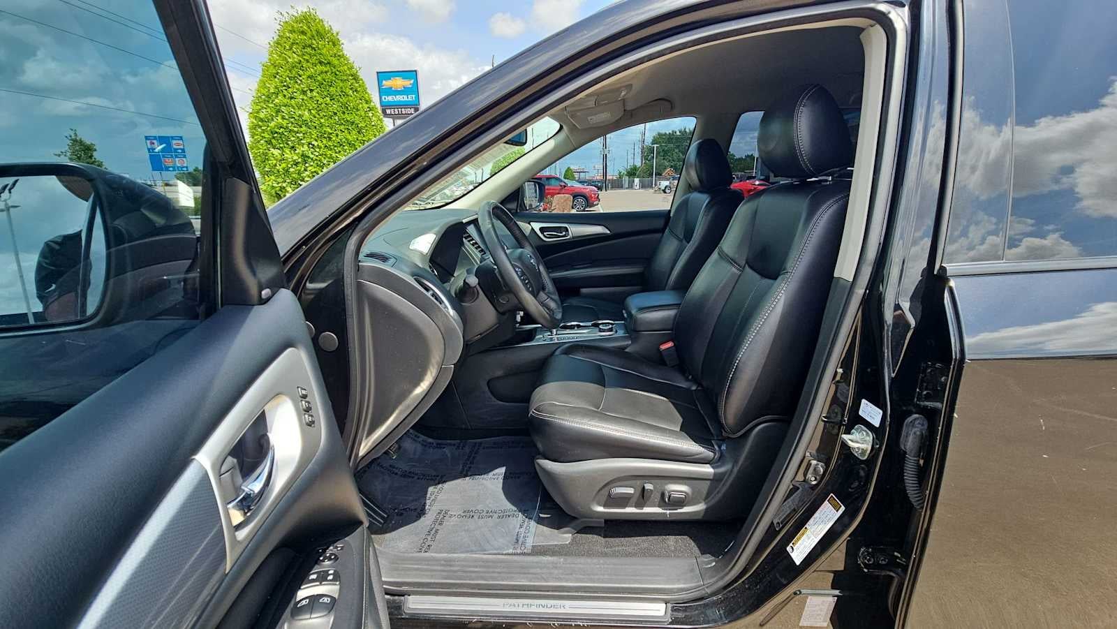 2020 Nissan Pathfinder SL