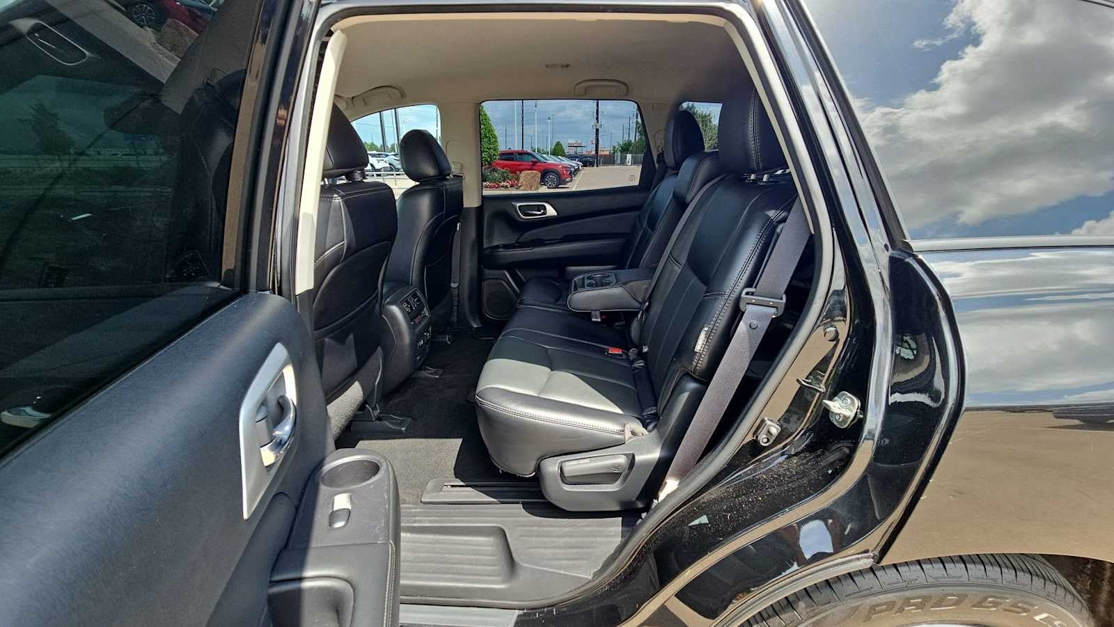 2020 Nissan Pathfinder SL