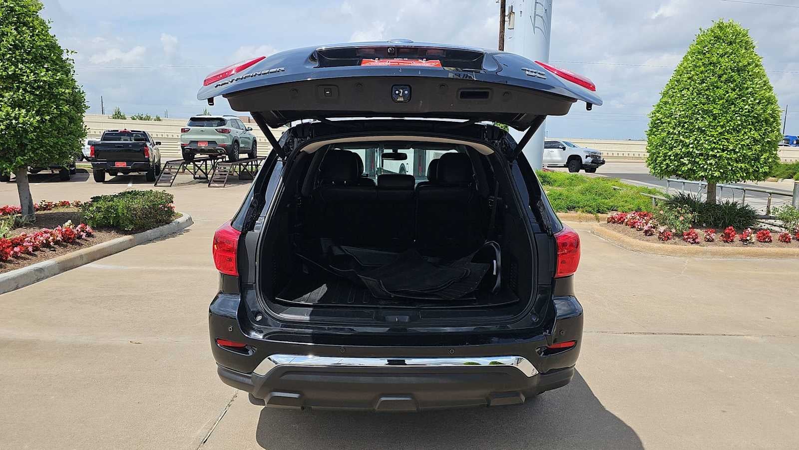 2020 Nissan Pathfinder SL