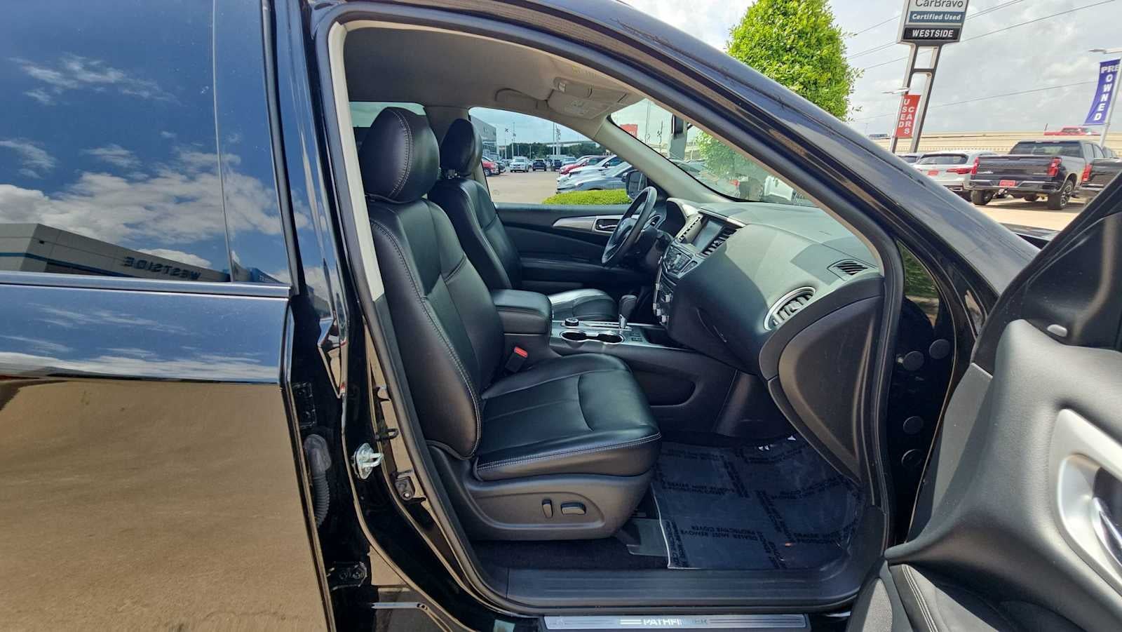 2020 Nissan Pathfinder SL